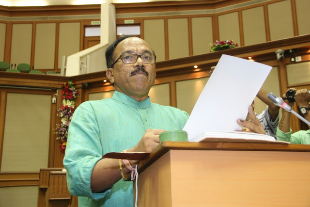 Goa Chief Minister Shri Laxmikant Pareskar Presenting Budget 2015-16